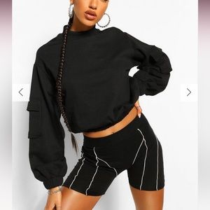 BOOHOO HIGH NECK UTILITY POCKET DETAIL CROP SWEATSHIRT. Size 6 (M).